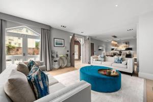 Luxurious Bowdon Mansion by City SuperHost