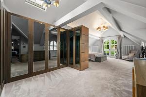 Luxurious Bowdon Mansion by City SuperHost