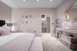 Luxurious Bowdon Mansion by City SuperHost