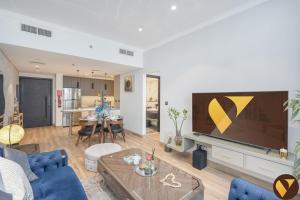 Vogue Vacation Homes, JVC Chaimaa Avenue near Circle Mall, One Bedroom Apartment with Balcony and City View, Access toAmenities