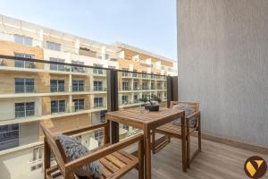 Vogue Vacation Homes, JVC Chaimaa Avenue near Circle Mall, One Bedroom Apartment with Balcony and City View, Access toAmenities