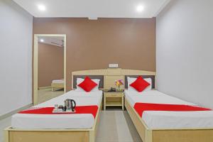 Hotel O Padmini Near Lakdikapool Metro Station