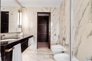Luxury at JW Marriott Dubai Marina - Pool Days & Views
