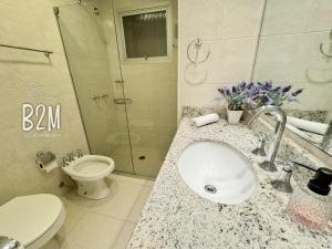 Amplo apartamento no coração da Cidade, quadra mar