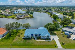 Waterfront Living at its Best! Florida Getaway
