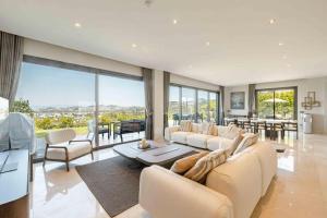 Stunning 5-Bedroom Villa with Panoramic View of Yalikavak Marina