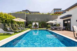 Stunning 5-Bedroom Villa with Panoramic View of Yalikavak Marina