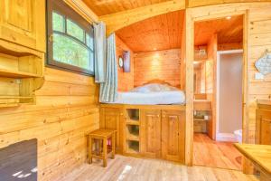 Maisons de vacances La Roulotte Rouge : photos des chambres