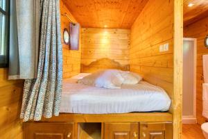 Maisons de vacances La Roulotte Rouge : photos des chambres