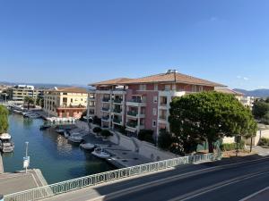 Appartements Une des plus belles vue de Port Frejus,Le MIRAMAR, : photos des chambres