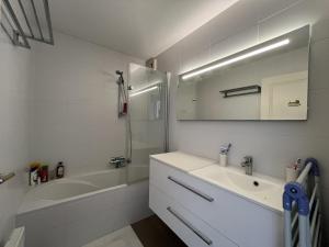 Appartements Une des plus belles vue de Port Frejus,Le MIRAMAR, : photos des chambres