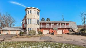 Clarks Summit Gem w Private Yard & Parking