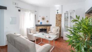 La Fresneda Cortes de la Frontera by Ruralidays