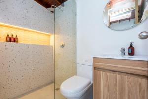 Spacious Laureles Apt-Smart Lock-Queen Bed-AC