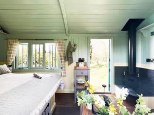 The Hollies Shepherds Hut by The Suffolk Cottage Collection