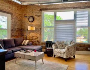 Romantic Gastro Loft Retreat for Two - Ubytování bez kategorie ve městě Benton Harbor