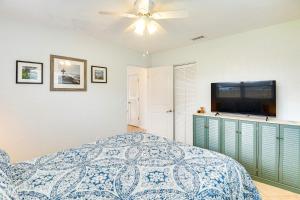 Walk to Shore and Pier Family Home in Ormond Beach