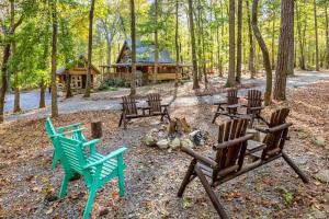 Canopy Woods - 2 beautiful homes with a hot tub