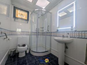 Cozy Beachside 2BR Retreat TV23