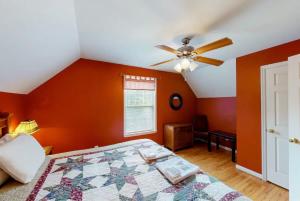 The Loose Moose with a private hot tub