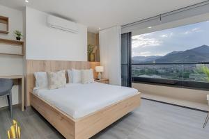 Clase 48 apt1002 - Loft with Panoramic Views and AC