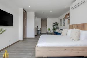 Clase 48 apt1002 - Loft with Panoramic Views and AC