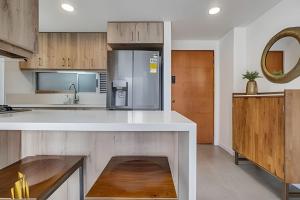 Torre 6 Sur - Trendy Loft: Balcony, AC Poblado