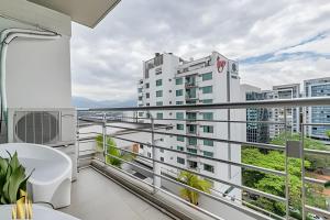 Torre 6 Sur - Trendy Loft: Balcony, AC Poblado