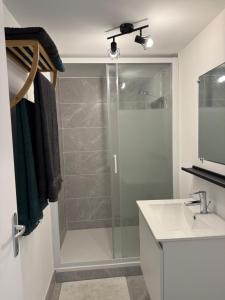 Appartements Appartement refait a neuf avec jardin : photos des chambres