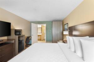 Double Room - Mobility Access/Smoking room in Best Western Space Shuttle Inn