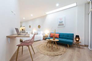 Large Apt-Laureles-Smart Lock-AC-Laundry Service