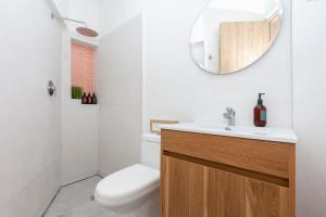 Large Apt-Laureles-Smart Lock-AC-Laundry Service