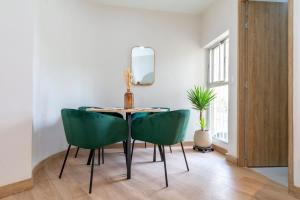 Large Apt-Laureles-Smart Lock-AC-Laundry Service