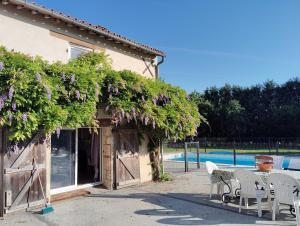 Maisons de vacances Le Prieure : Maison 2 Chambres