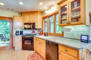 Hilltop Home with Panoramic Forest and Mountain Views!