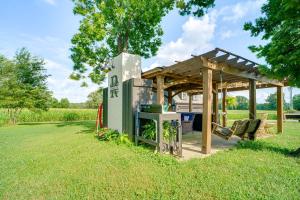 Rest and Relax Tennessee Home with Patio and Fire Pit
