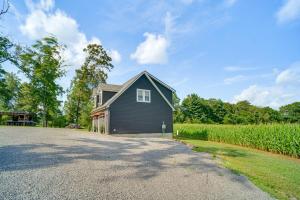 Rest and Relax Tennessee Home with Patio and Fire Pit