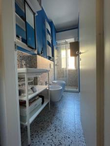 The Comfy Hub - A stones throw from the Metro