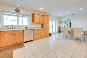 Canalfront Port Charlotte Getaway w Boat Dock!
