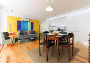 Azzulea Avenida Apartments