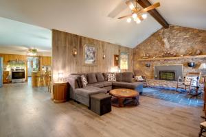 11 Mi to Asheville Scenic Retreat with Game Room