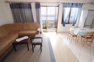 Three-Bedroom Apartment in Crikvenica XII