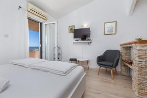 Family friendly house with a swimming pool Lokva Rogoznica, Omis - 4328