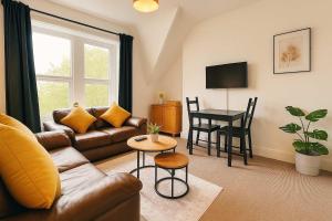 Charming Top Floor Cardiff Gem