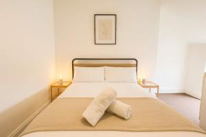 Charming Top Floor Cardiff Gem