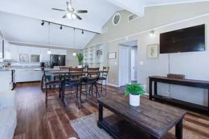 Pawnee 2 - Newly Renovated Duplex