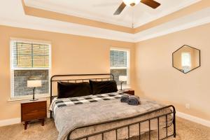 Cityscape Haven at Missionary Ridge with a hot tub
