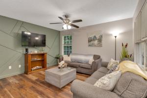 Wanderers Nest with a hot tub