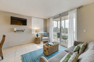 Stroll to Beach and Eats Bonita Springs Studio