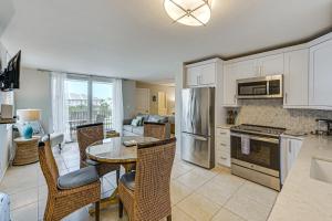 Stroll to Beach and Eats Bonita Springs Studio